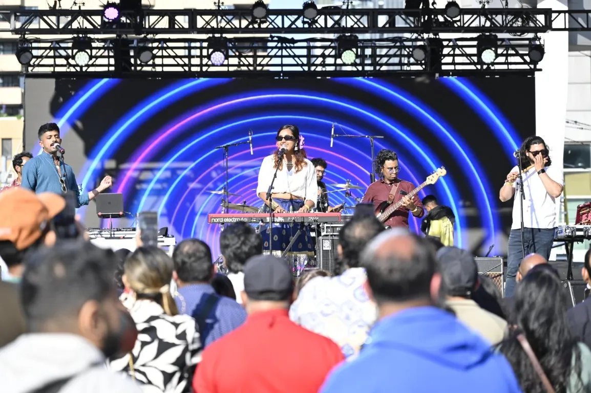 Achante performing at DESIFEST