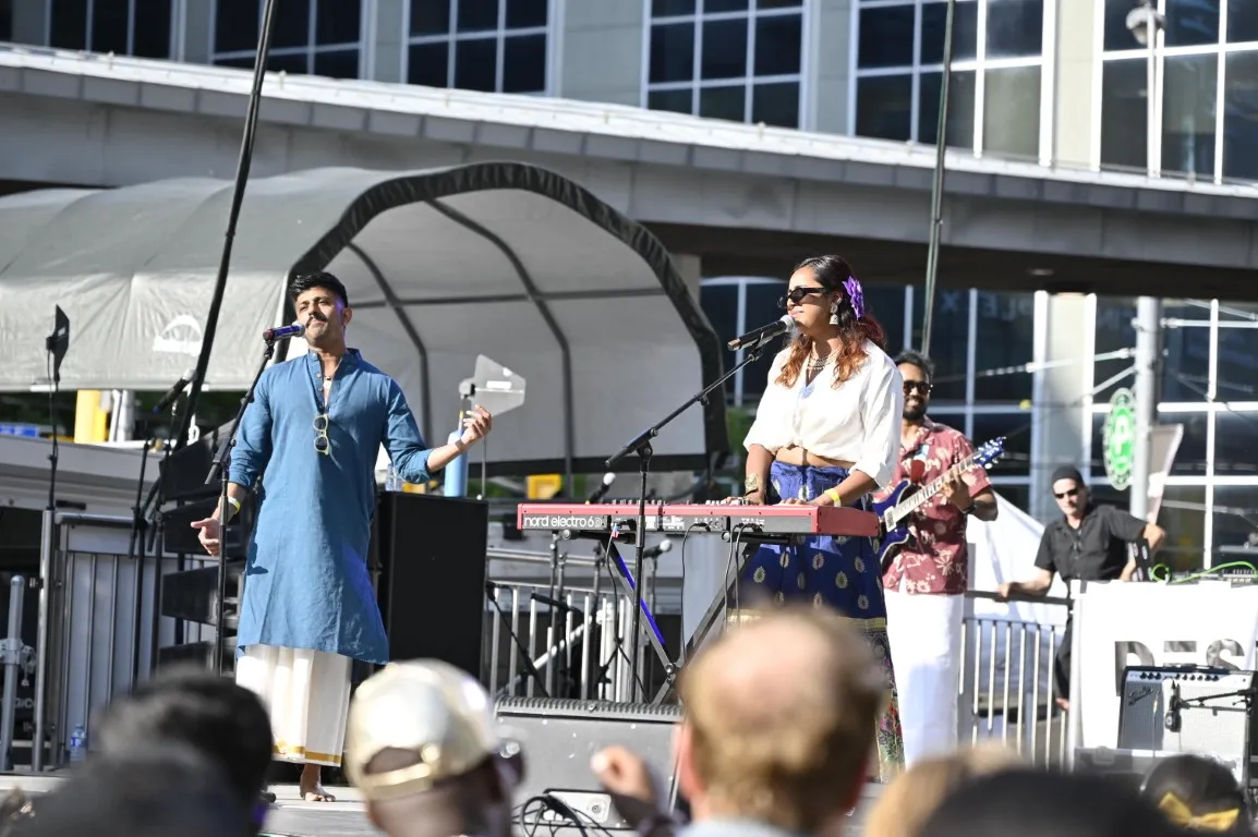Achante performing at DESIFEST