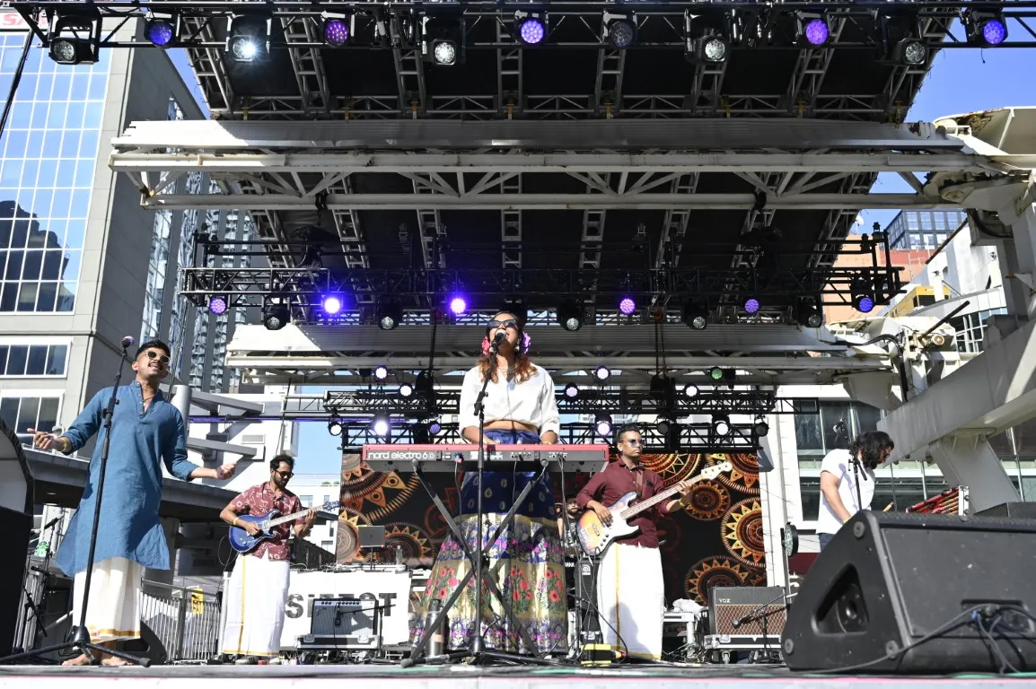 Achante performing at DESIFEST