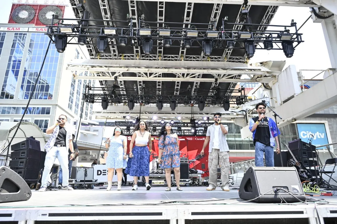Bollywood Duets performing at DESIFEST
