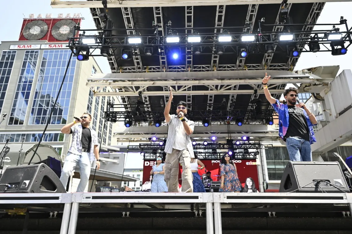 Bollywood Duets performing at DESIFEST