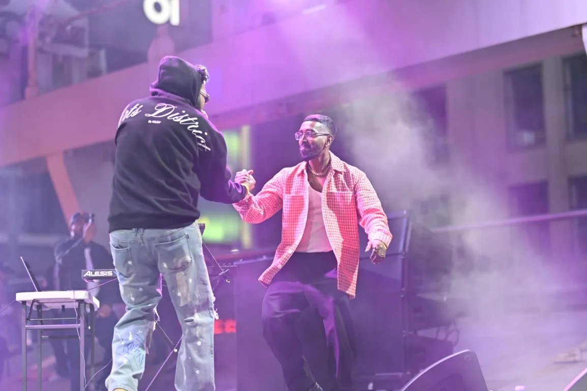 Yanchan performing at DESIFEST